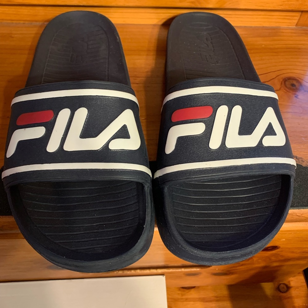 Fila slides